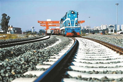 新年首發(fā)的“灣區(qū)號”中歐班列鳴笛駛出深圳平湖南國際物流樞紐 新年首發(fā)的“灣區(qū)號”中歐班列鳴笛駛出深圳平湖南國際物流樞紐