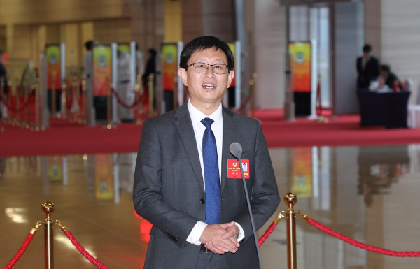 省政協(xié)委員、中山大學(xué)附屬第一醫(yī)院耳鼻咽喉科副主任李健：讓露營經(jīng)濟(jì)從“網(wǎng)紅”變“長紅”